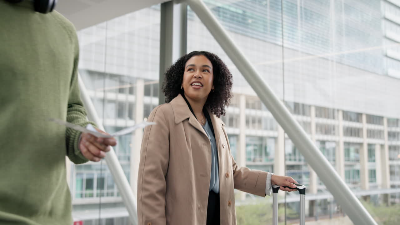 aeropuerto, maleta y un equipo de negocios caminando