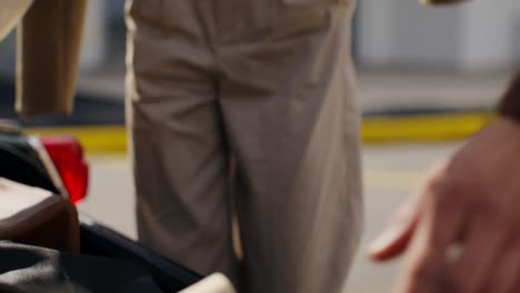 mujer en el aeropuerto