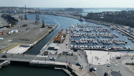 Saint-Marlo-Hafen-Und-Marina-Frankreich-Drohne,-Luftaufnahme,-Blick-Aus-Der-Luft