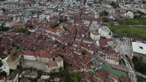 Paisaje-De-La-Ciudad-De-Annecy,-Casco-Antiguo-De-Francia---Vista-Aérea-De-Drones