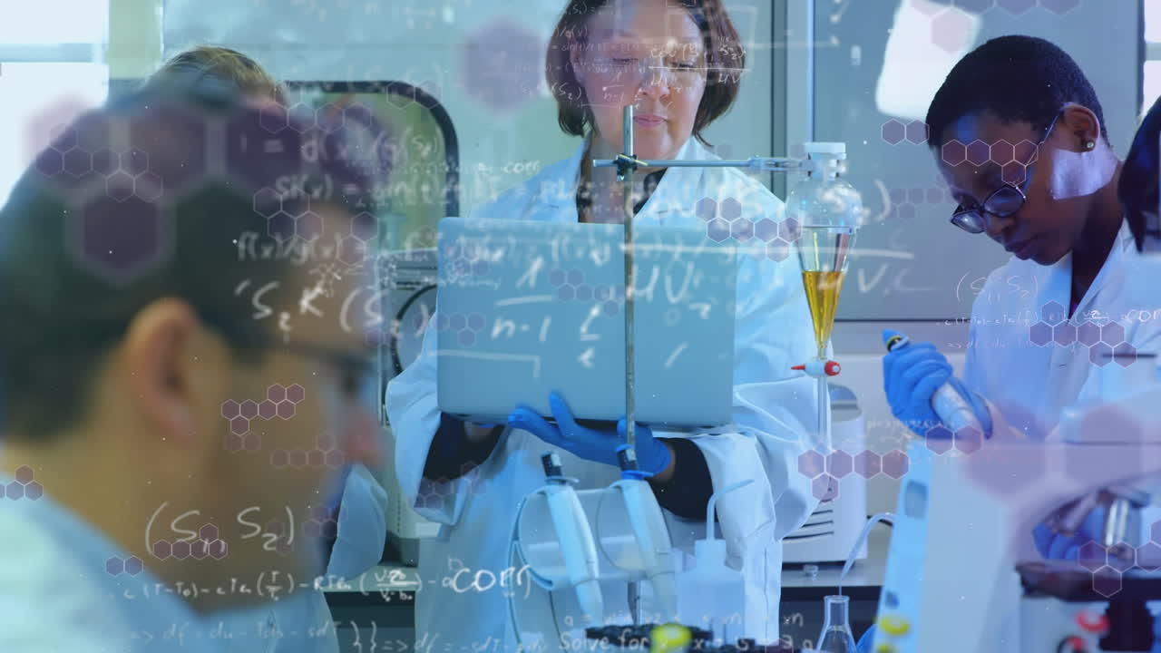 다민족 의사 그룹에 대한 떠다니는 수학적 방정식의 애니메이션