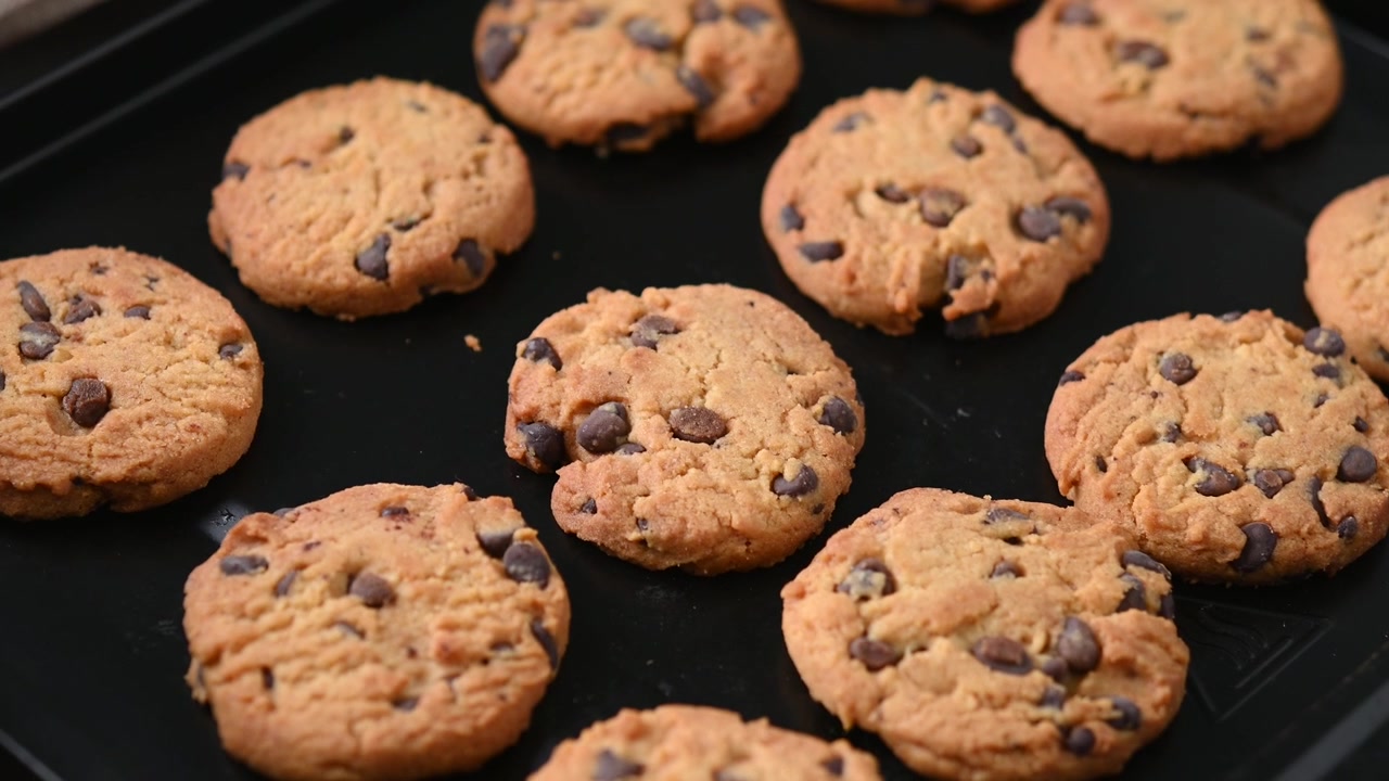 Baked chocolate chip cookies