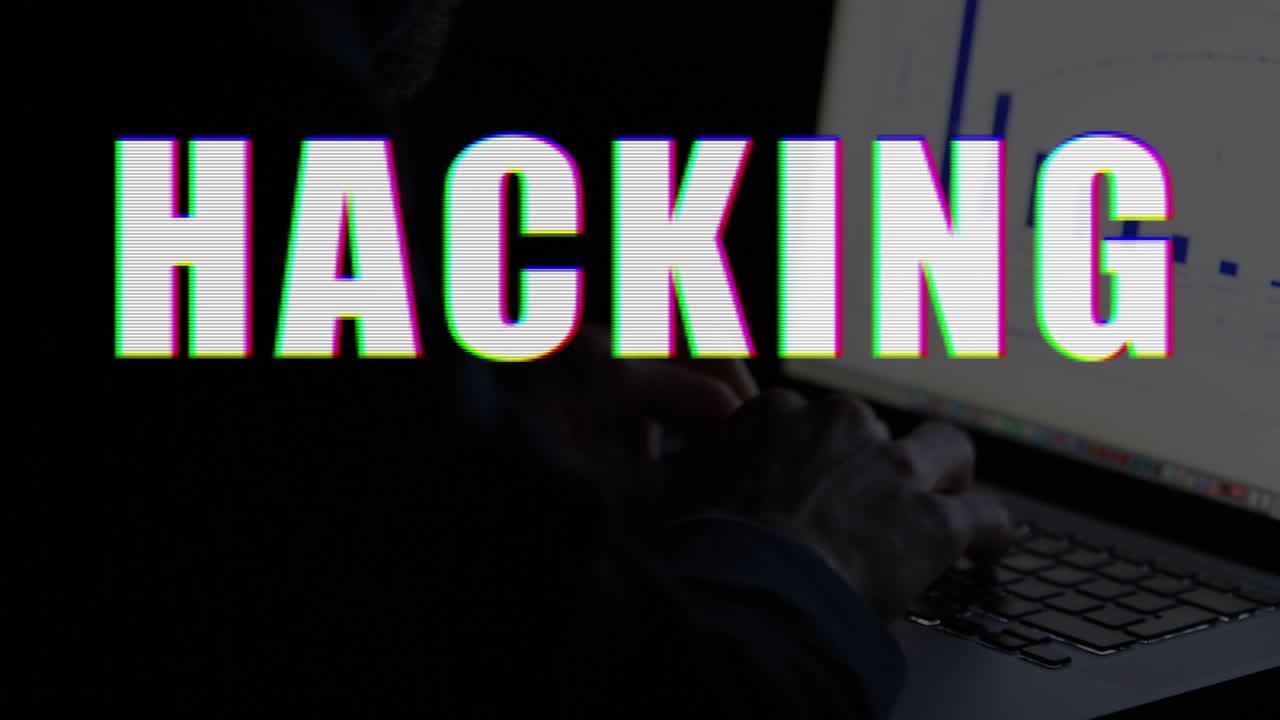 hacking texto contra el hombre escribiendo en el teclado