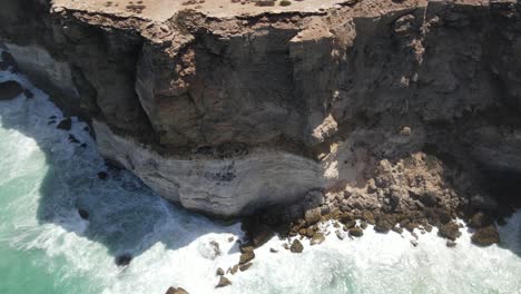 Panorámica-Aérea-De-Drones-Sobre-La-Gran-Ensenada-Australiana-Y-El-Océano-Azul.