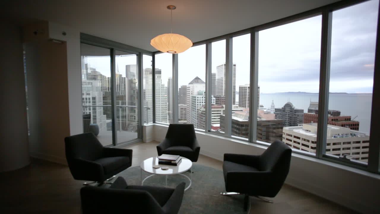 Vista da paisagem urbana da janela do apartamento