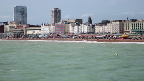 vista panorámica de la costa de brighton y los edificios