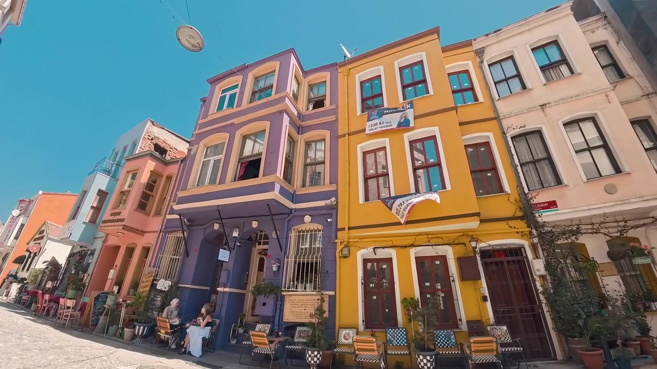 Edifici storici colorati nel quartiere di Balat a Istanbul