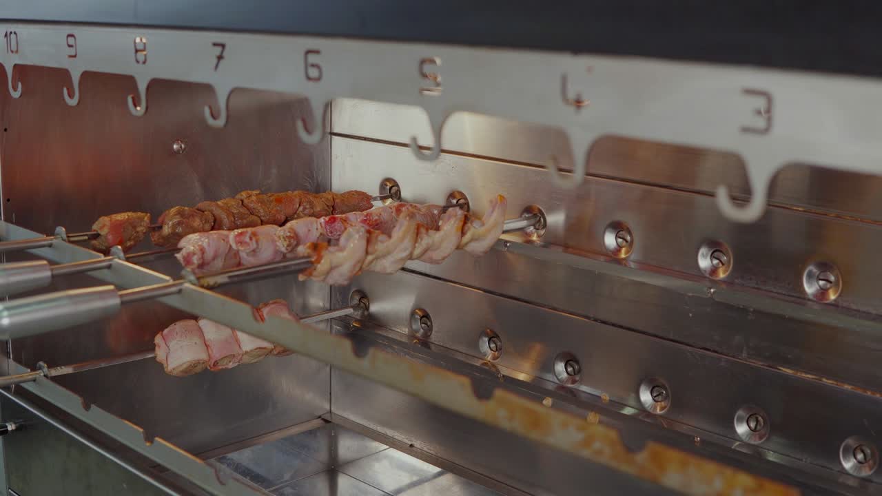 레스토랑 부에서 케을 만드는 것.