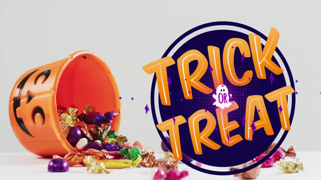 회색 배경에 과자와 함께 조각 된 호박 버 ⁇  위에 할로윈 텍스트의 애니메이션