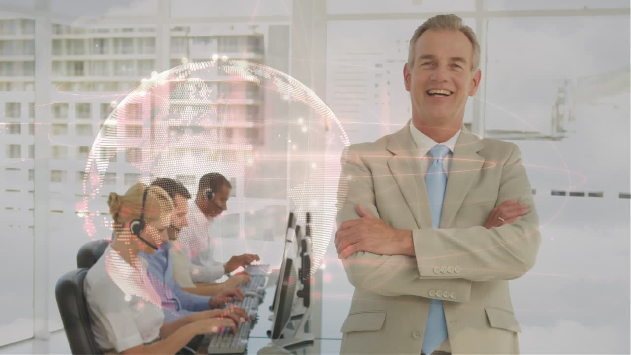 Animation eines Globus über Geschäftsleuten mit Telefon-Headsets