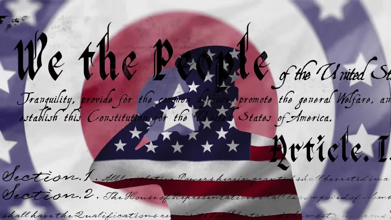 회전하는 원의 별에 대한 군인의 실루 ⁇  위의 미국 헌법 스크립트