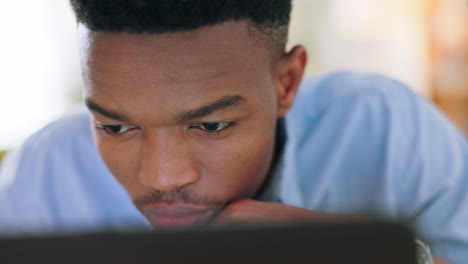 Businessman-thinking-with-a-laptop-sitting