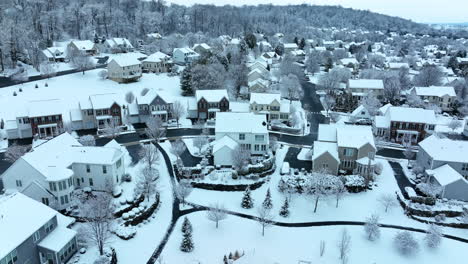 Ciudad-Americana-De-Esquí-Cubierta-De-Nieve-Invernal