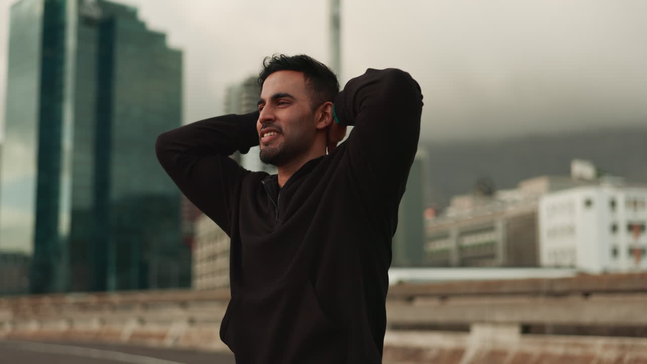 피트니스, 축하 및 도시에서 행복한 사람