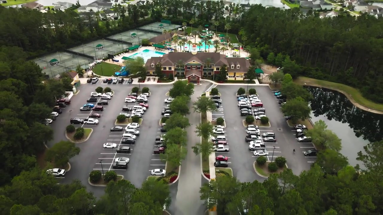 Julington Creek Plantation Amenity Center Development District, ripresa aerea con allontanamento 2026
