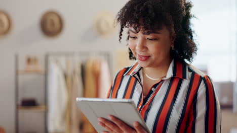 Diseñadora-De-Moda,-Tablet-Y-Mujer-De-Negocios