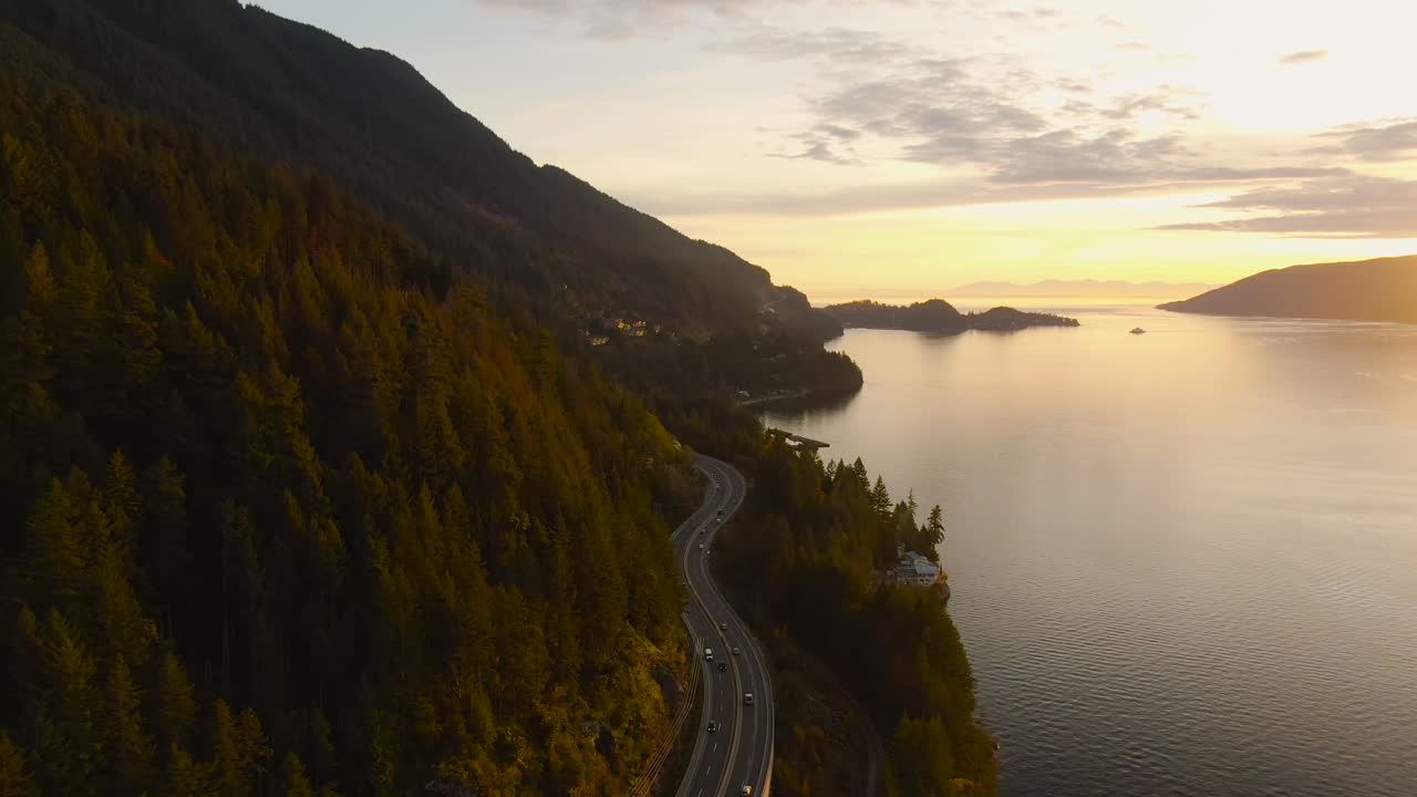 Sea to Sky Hwy i Howe Sound nær Horseshoe Bay, West Vancouver, British Columbia, Canada