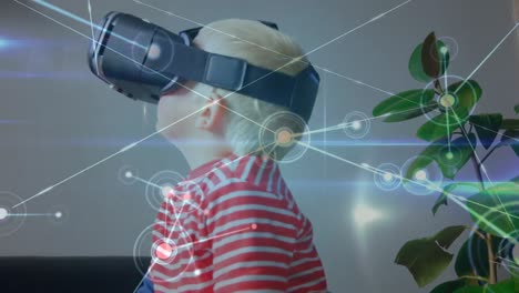 Animation-Eines-Netzwerks-Von-Verbindungen-über-Einem-Kaukasischen-Jungen,-Der-Ein-VR-Headset-Trägt