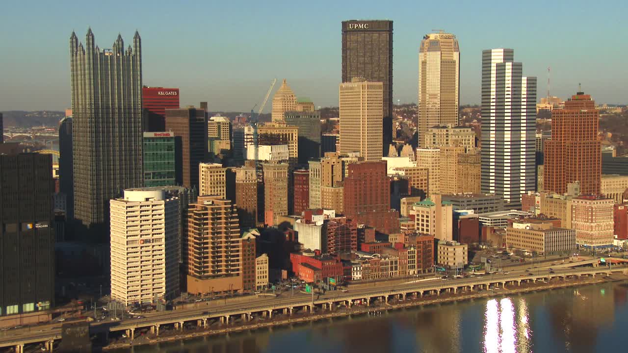 centro de pittsburgh pennsylvania al anochecer