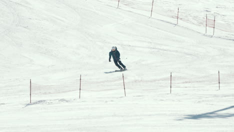 Guy-Skiing-Making-Parallel-Turn-On-Downhill-Of-Ski-Resort-In-Okuhida-Hirayu,-Gifu,-Japan
