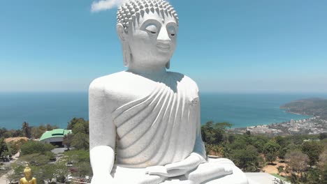 el gran buda de phuket, estatua de buda maravija sentado en phuket, tailandia