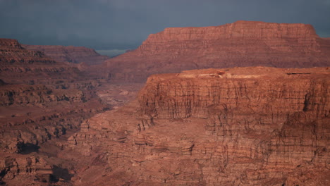 Grand-Canyon-In-Arizona-An-Einem-Sonnigen-Tag