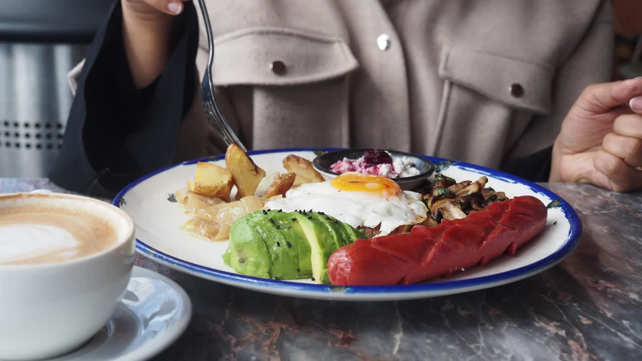 커피와 함께 아침 식사