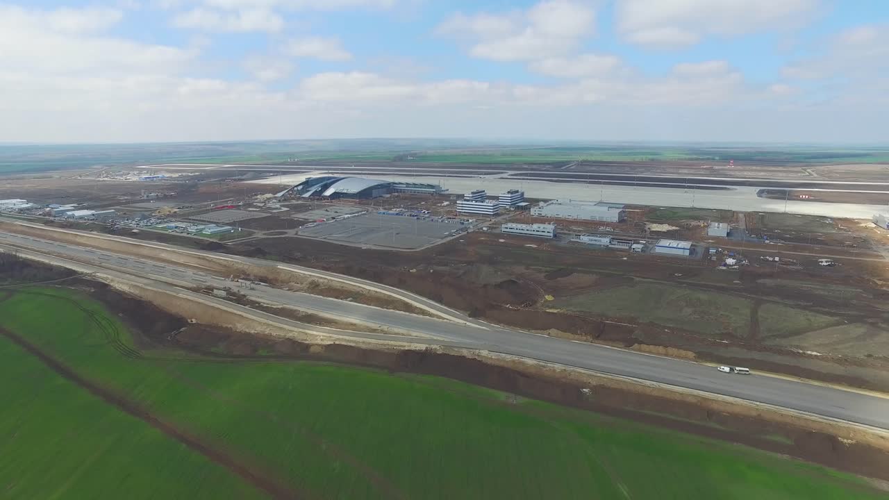 vista aérea de un aeropuerto en construcción