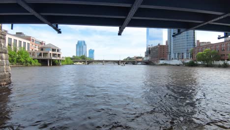 Bajo-El-Puente-Azul-Grand-Rapids