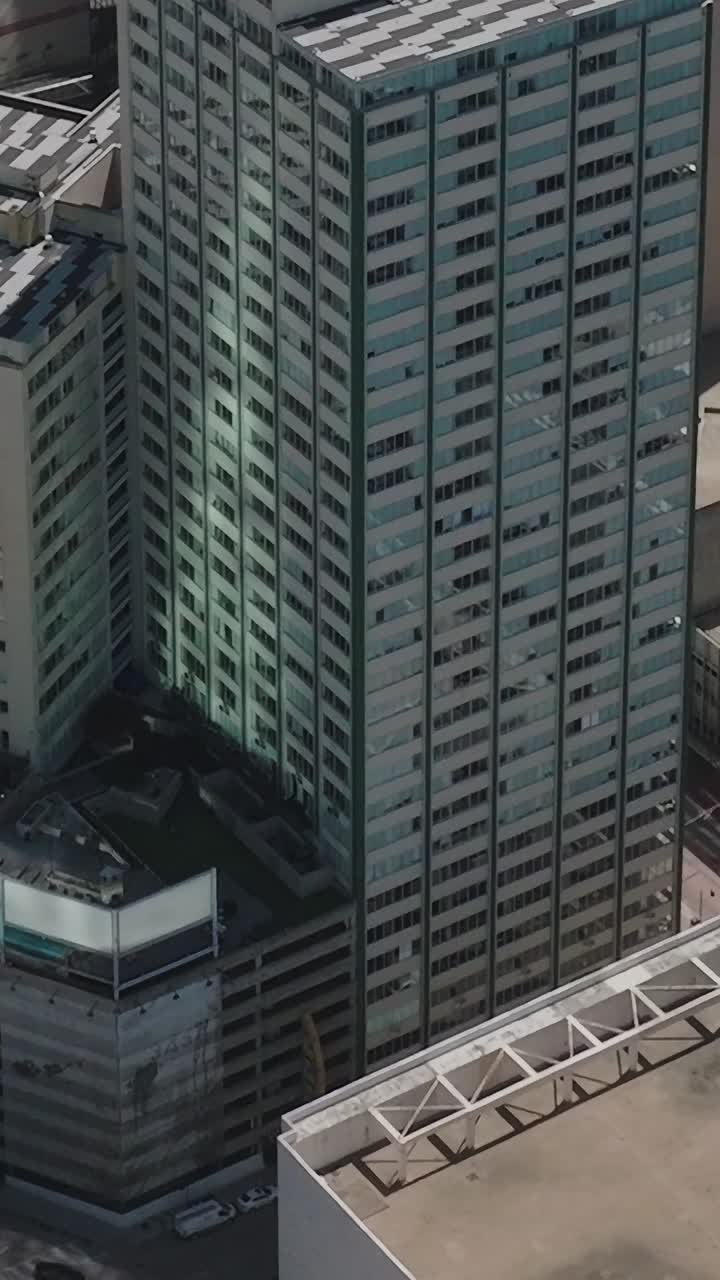 Visão de cima dos edifícios e ruas do centro de Dallas