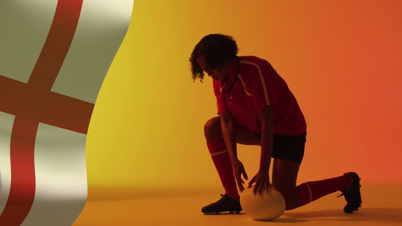 animación de la bandera de inglaterra sobre una jugadora de rugby biracial que sostiene la pelota