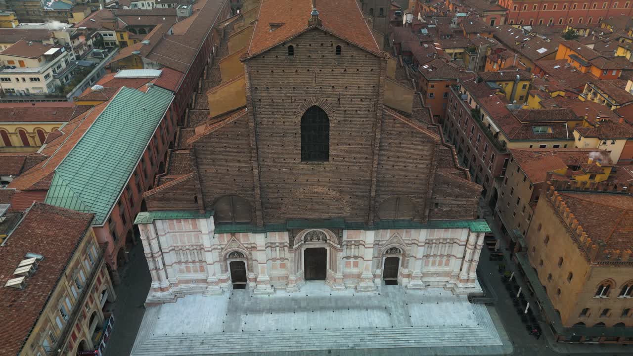 Fixed View of Basilica San Petronio in Bologna's Piazza Maggiore Square