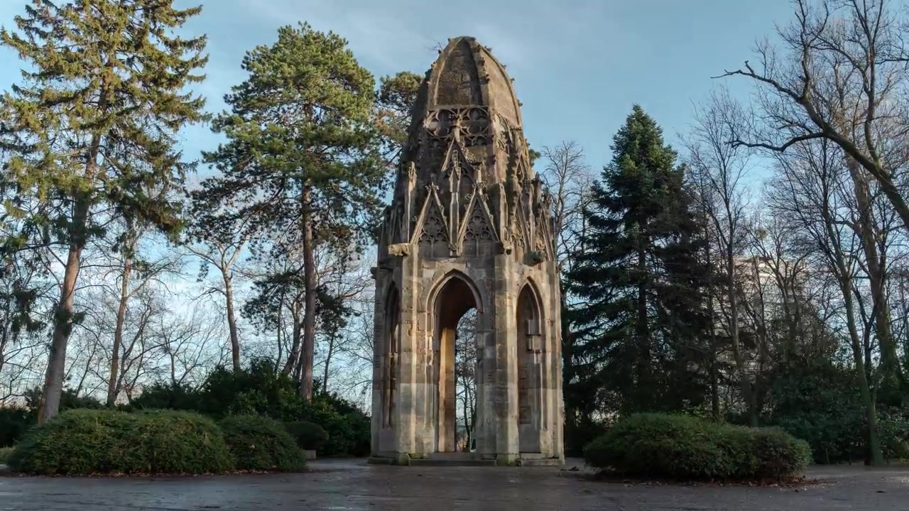 Hyperlapse con vista centrale della vecchia chiesa Sad Janka Krala a Bratislava, Slovacchia