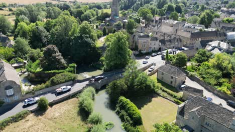 Straßenbrücke-Burford-Cotswold-Hills-Oxfordshire-UK-Drone-Luftaufnahme