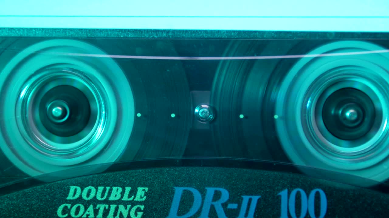 플레이어에 있는 오디오 카세트. 클로즈업