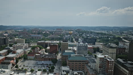 hiperlapso de tiempo aéreo rápido de la esfera solar en el centro de la ciudad, knoxville, tn