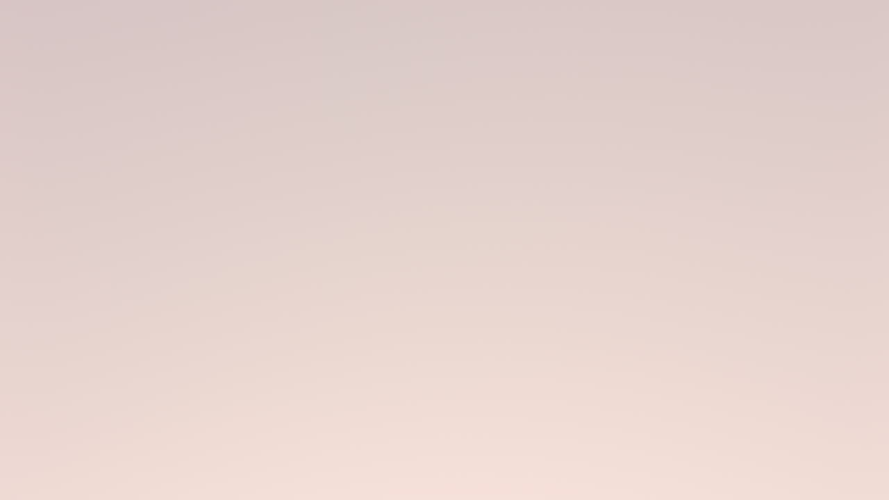 다민족 친구 들 이 모여서 옥상 파티 를 즐기고 술 을 마시고 주말 에 재미 를 느끼고 일몰 에 재회 축하 를 한다