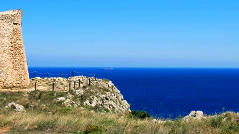 salento campo pintoresco torre de vigilancia costera torre del mar de sant emiliano - otranto - apulia - italia