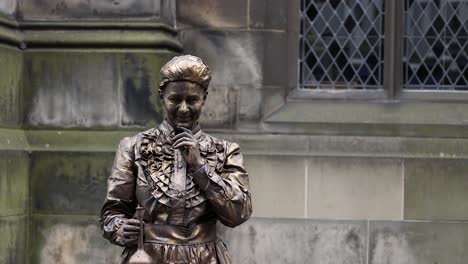 street performer as a living statue in edinburgh