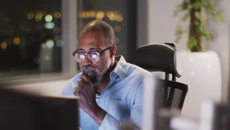 Professional-businessman-working-while-sitting-on-his-desk-in-modern-office-in-slow-motion