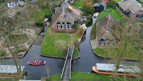 Giethoorn-Village---Venedig-Der-Niederlande