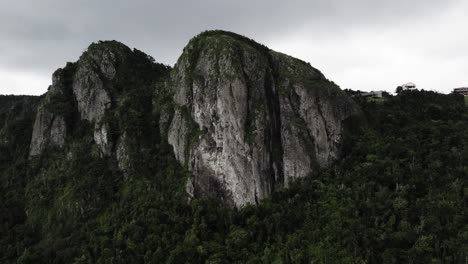 cerro las tetas puerto rico montañas drone empujar tiro con selva