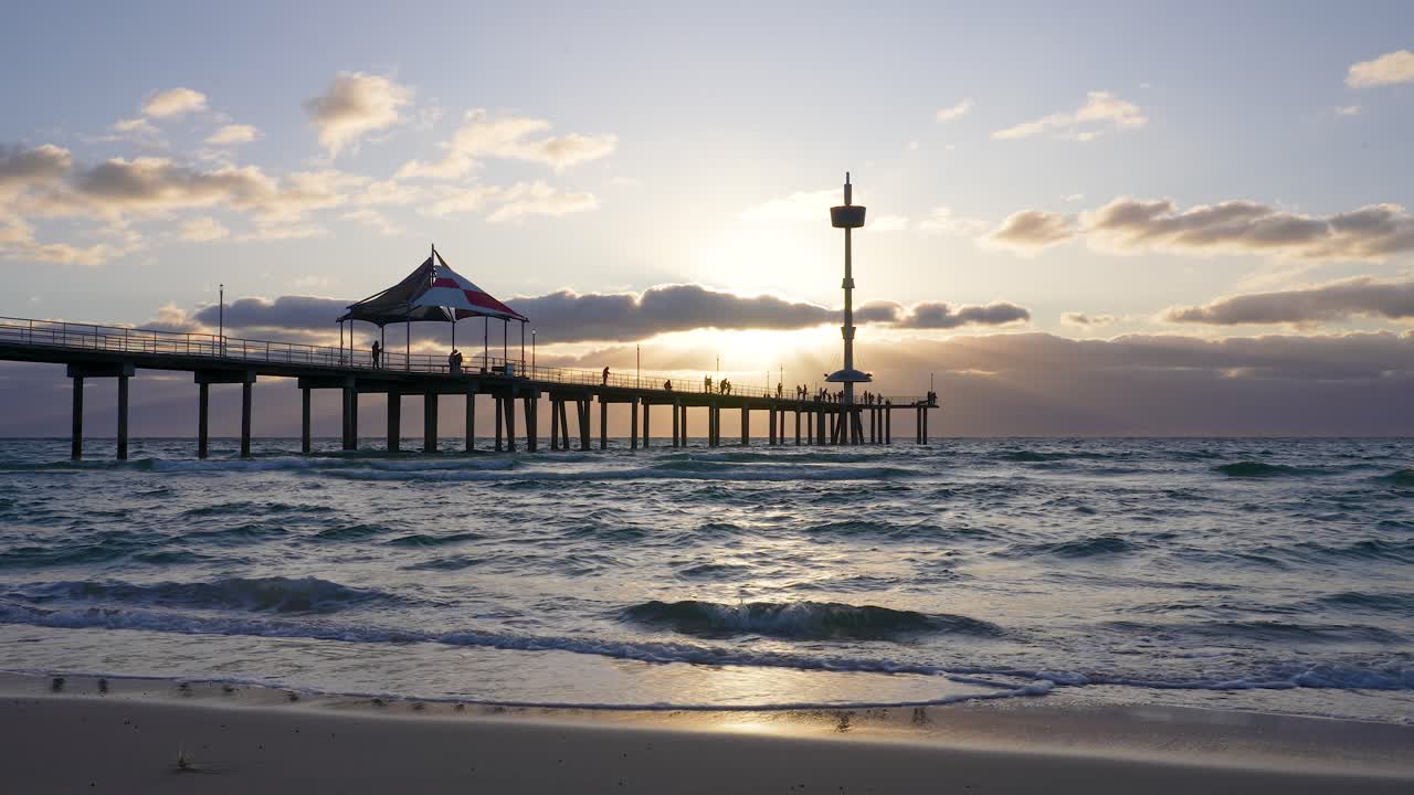 브라이튼 비치 제이티 (brighton beach jetty), 해가 지는 동안의 파도와 반사, 애들레이드 (adelaide), 사우스 오스트레일리아