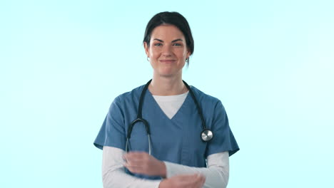 Enfermera-De-Estudio-Feliz,-Con-Los-Brazos-Cruzados