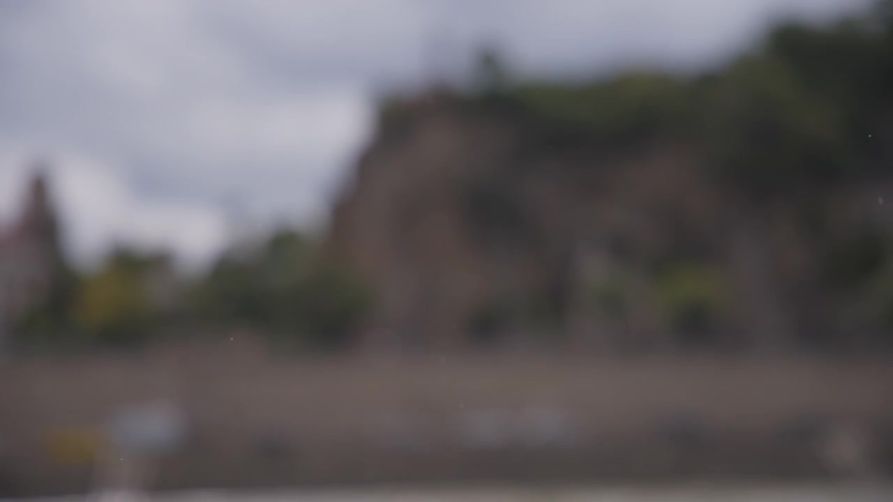Sfondo naturale sfocato con pioggia