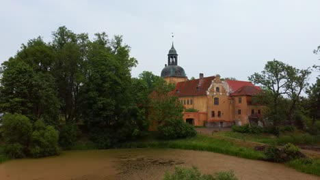 Lielstraupe-Medieval-Castle-in-the-Village-of-Straupe-in-Vidzeme,-in-Northern-Latvia