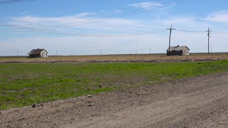 Cabañas-De-Madera-Utilizadas-Por-Los-Esclavos-Todavía-Se-Encuentran-En-Una-Plantación-En-El-Sur-Profundo-1