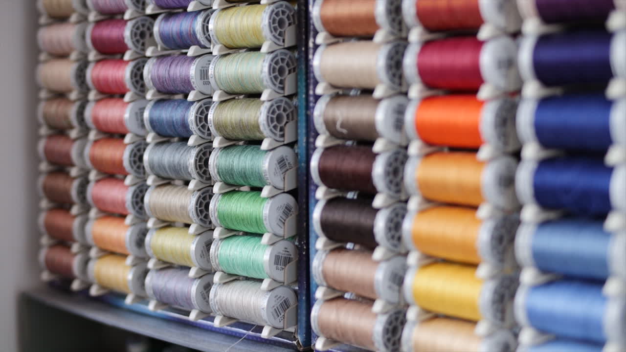 un video que muestra diferentes productos textiles