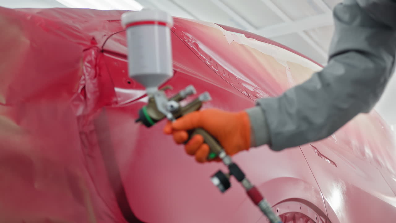 수리 공장에서 자동차 페인팅