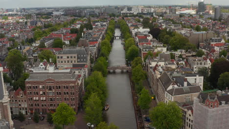 Vista-Aérea-De-Drones-De-La-Calle-Vacía-De-Amsterdam-Debido-A-La-Pandemia-Del-Coronavirus-Covid-19